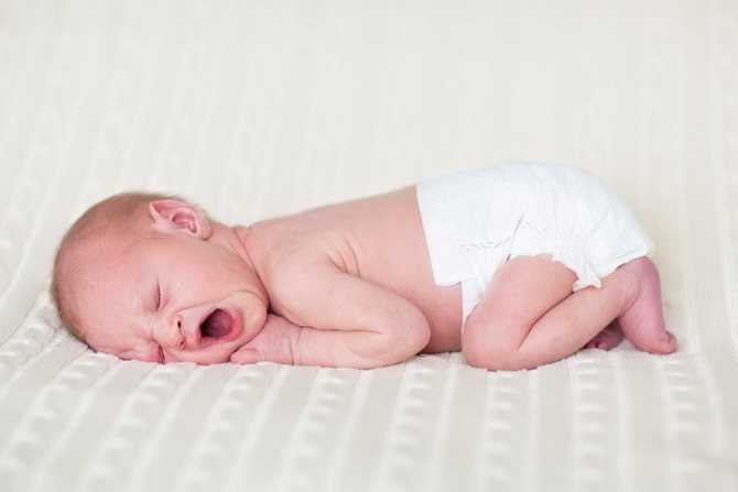 Почему новорожденный сильно тужится