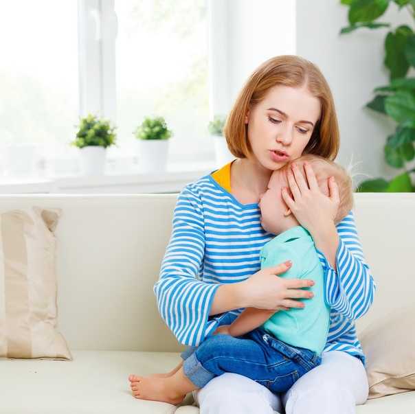 Как быстро успокоить новорожденного ребенка, когда он плачет, истерит, капризничает