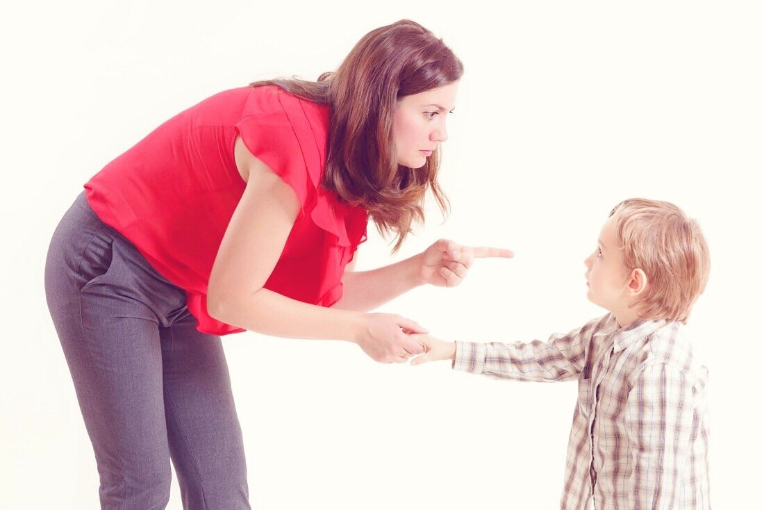 6 токсичных фраз, которые ломают вашего ребенка