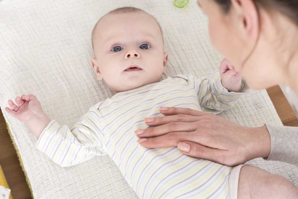 Колики у новорожденного — 9 эффективных способов помочь ребенку