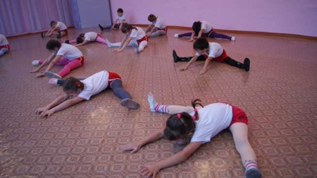 Игровой стретчинг в детском саду и дома - упражнения для дошкольников