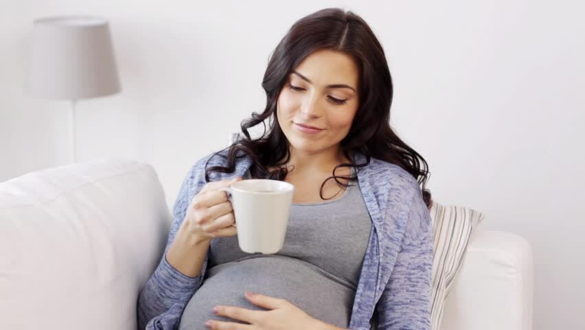 Можно ли мелиссу беременным, какова ее польза, когда она противопоказана, как правильно пить чай?