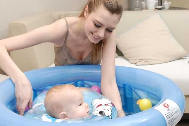 Первое купание новорожденного — определяем оптимальную температуру воды