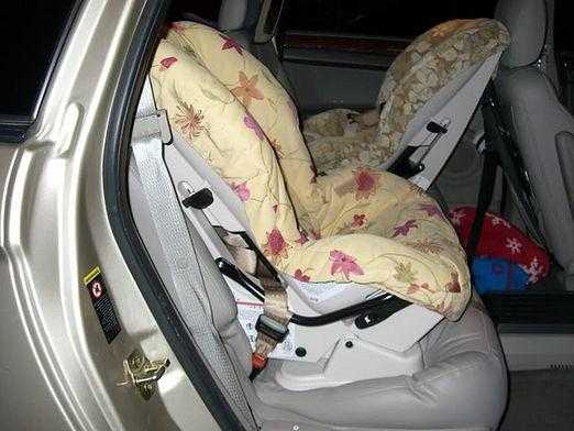 Люлька на переднем сиденье. Автокресло в машине на заднем сидении. Детское кресло с подушкой безопасности. Детское кресло на переднем сиденье лицом вперед. Кукла на переднем сиденье.