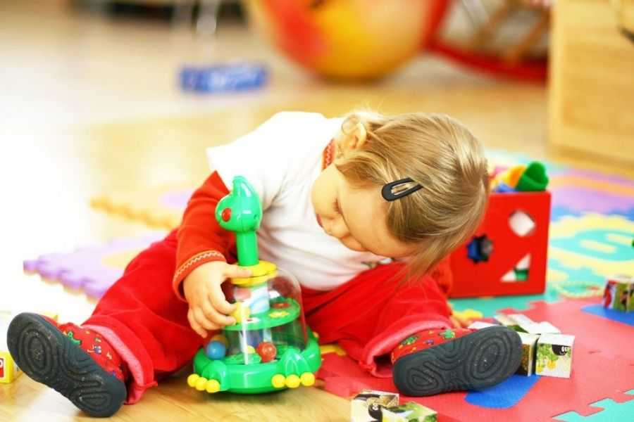 5 способов занять ребенка, которому надоели игрушки