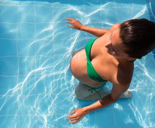 Как плавать во время беременности: главные правила