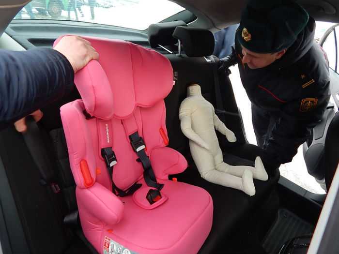 Бескаркасное кресло для детей в машину - разрешено ли