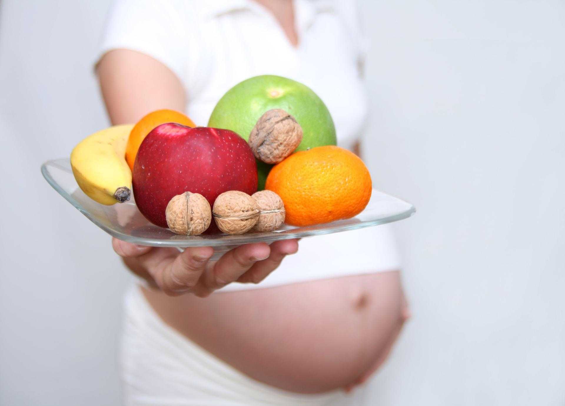 Самое полезное для беременных. Питание беременной женщины. Здоровое питание беременной женщины. Беременность фрукты. Питание дня беременной.