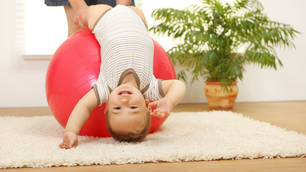 Гимнастика и массаж для новорожденных в домашних условиях: фото, видео комплекса упражнений