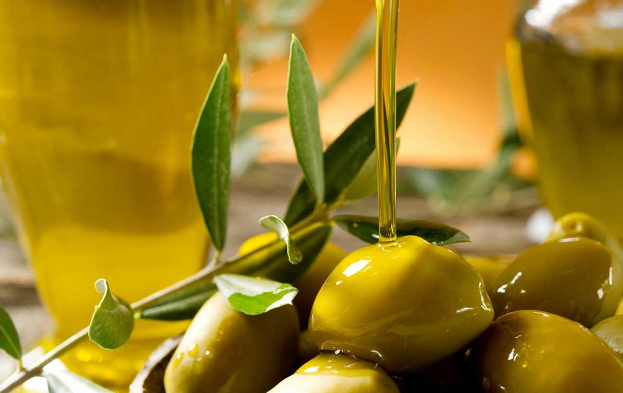 Оливковое масло при беременности: можно ли пить и применять наружно?
