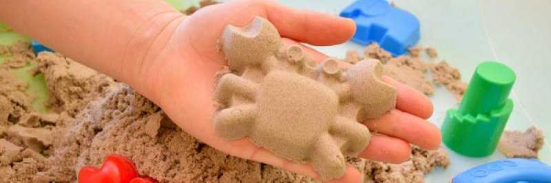 Кинетический песок своими руками в домашних условиях. рецепты, как сделать без крахмала, песка, соды и с ними. что можно слепить
