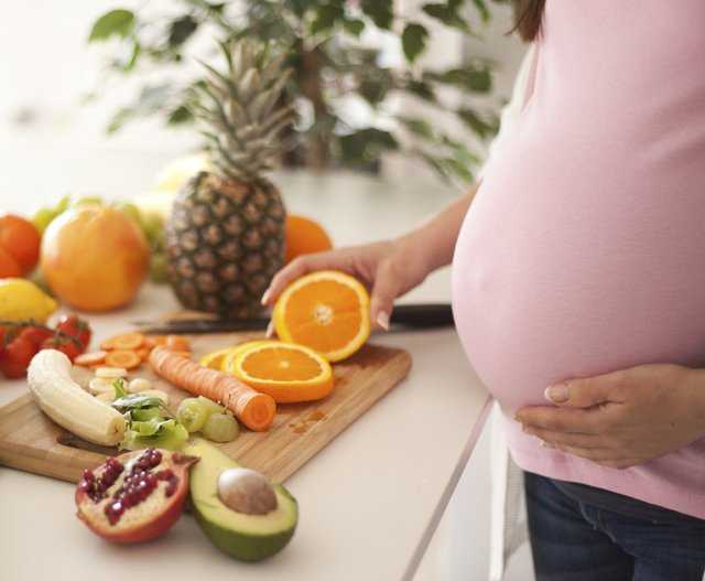 Слива при беременности: можно ли есть в 1, 2, 3 триместре, польза и вред, отзывы, противопоказания, зеленая