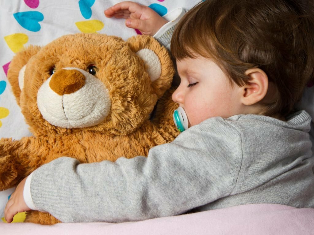 Как отучить ребенка спать с родителями легко и безболезненно