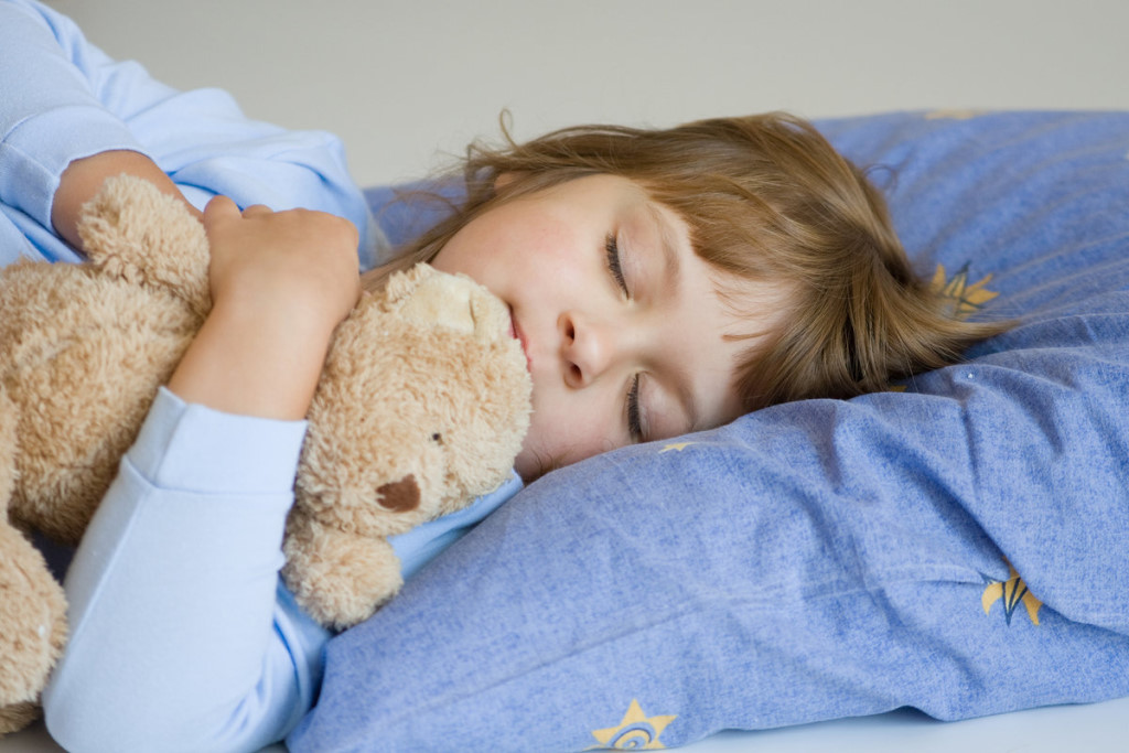 Что делать, если ребенок скрипит зубами во сне?