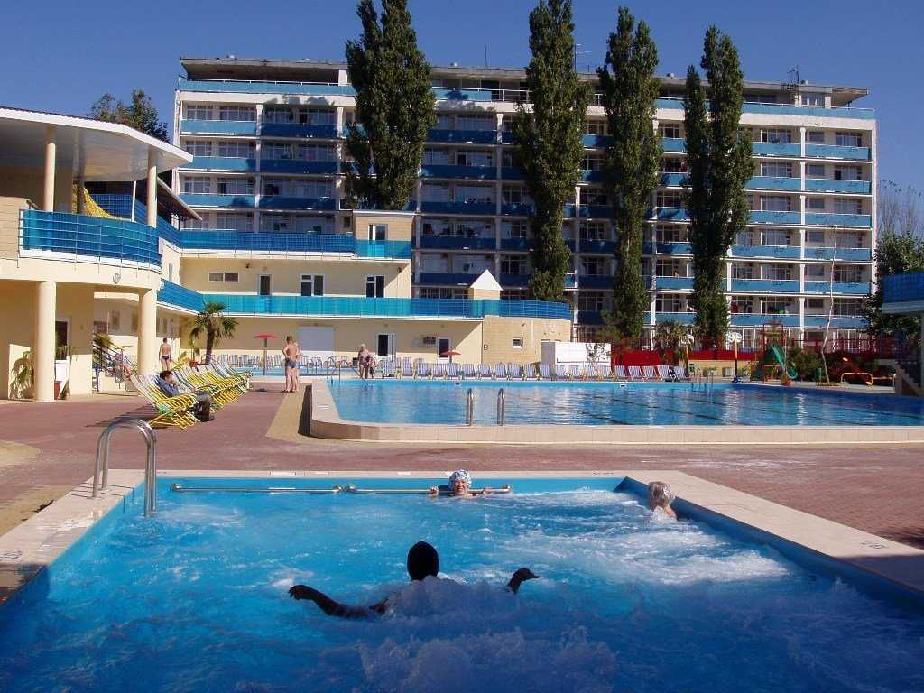 Феодосия – отдых с детьми: где отдохнуть – пансионаты с бассейном, отзывы о детском санатории «волна»