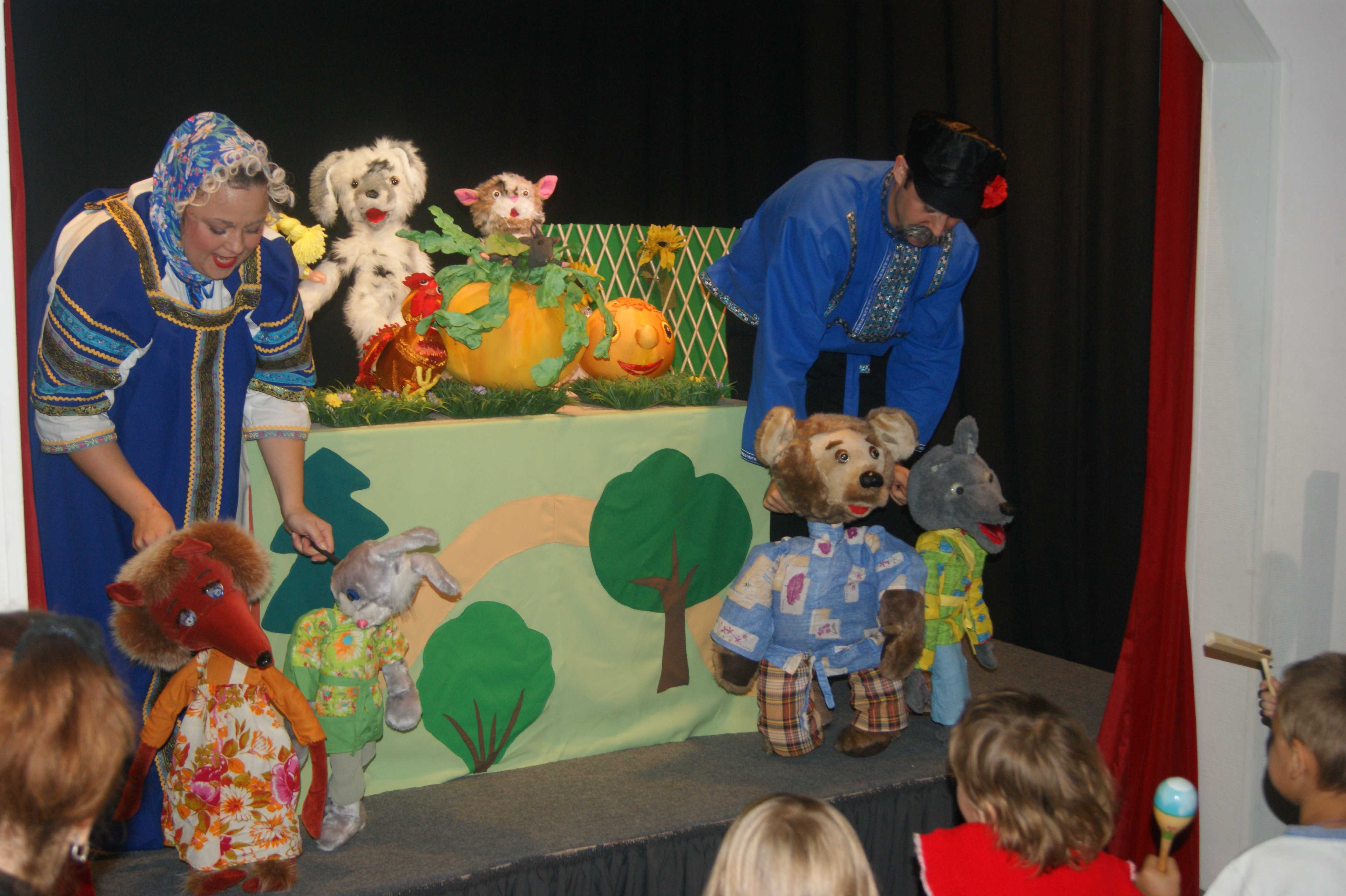 Театрализованный сценарий к году семьи. Сказка Колобок кукольный театр. Кукольный спектакль для детей. Сценка для кукольного театра. Сценки кукольного театра для детей.