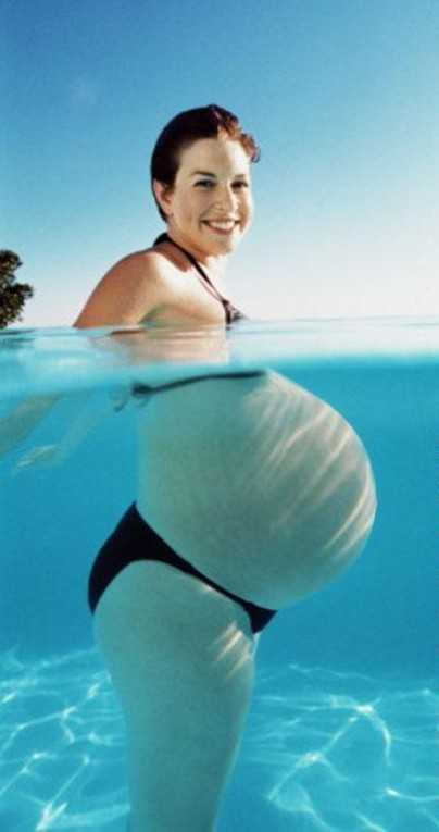 Посещение бассейна во время беременности