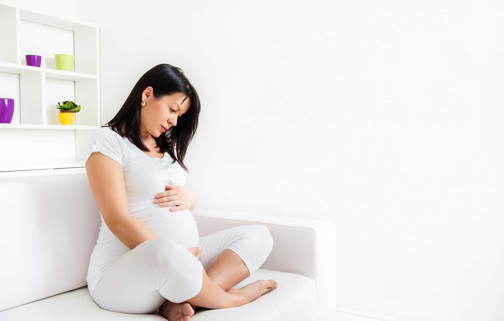 Почему у беременных выпадают волосы: основные причины алопеции у будущих матерей а также методы лечения и профилактика