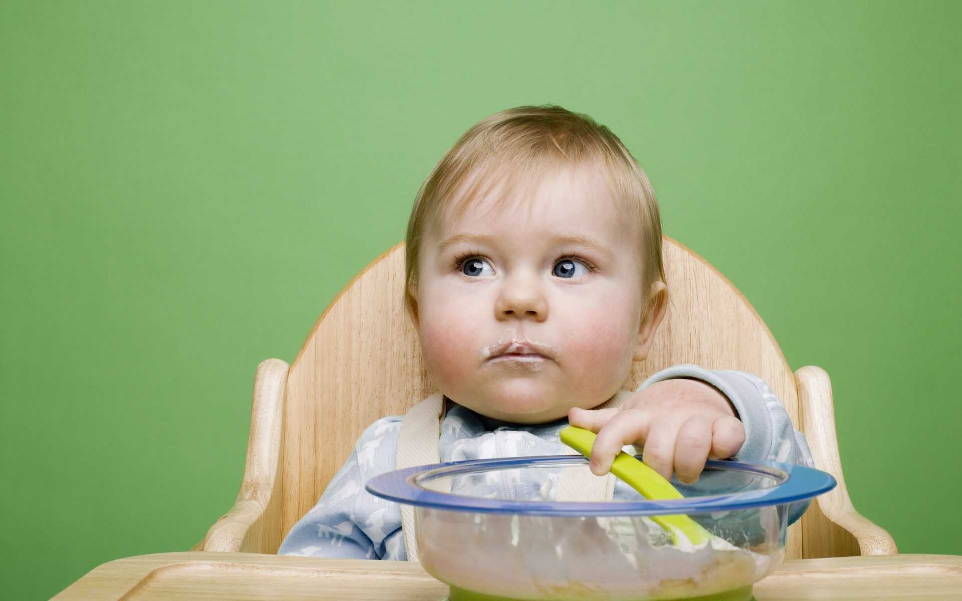 Что делать, если грудничок ничего не ест: почему ребенок плохо кушает смесь