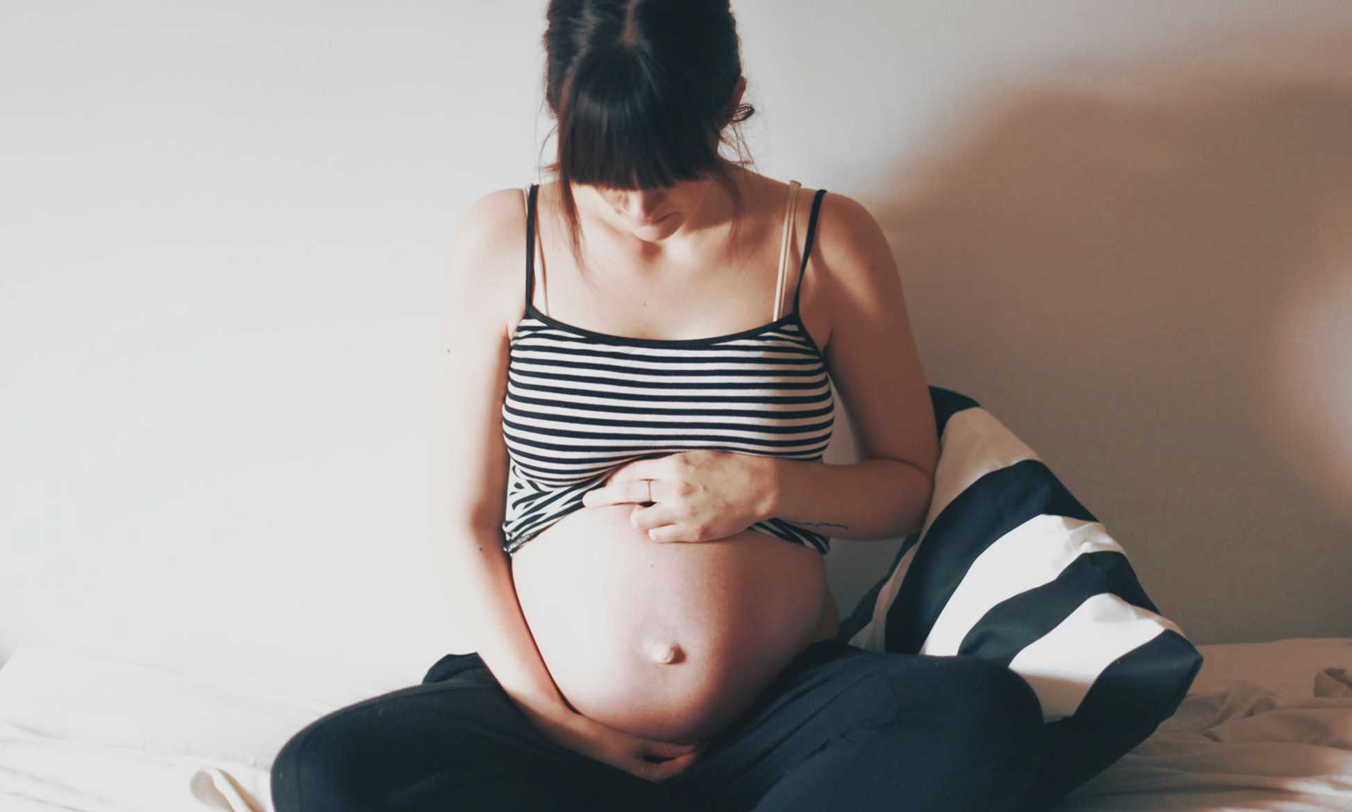 Тянущие боли внизу живота как при месячных на 39 неделе беременности: причины и способы избавления