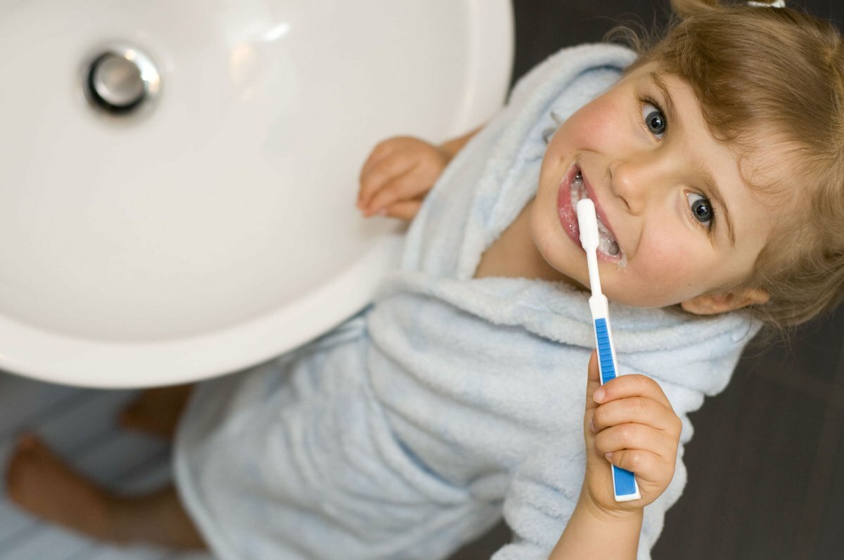 Чистим зубы: 7 способов привить ребенку полезную привычку