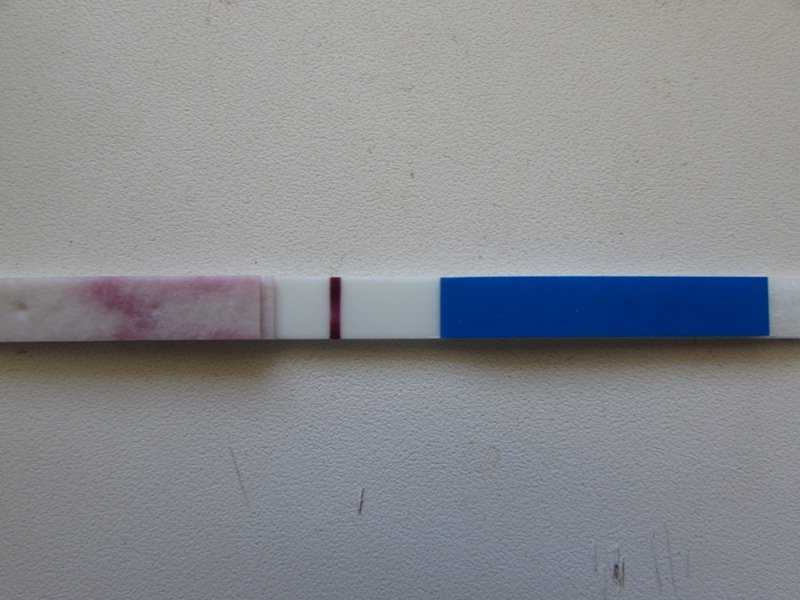 Тест на беременность ovie. Слабоположительный тест на беременность. Слабоположительный тест на беременность Test. Слабоположительный тест на беременность Ovie. Сдабоположительные оесты на беременность.