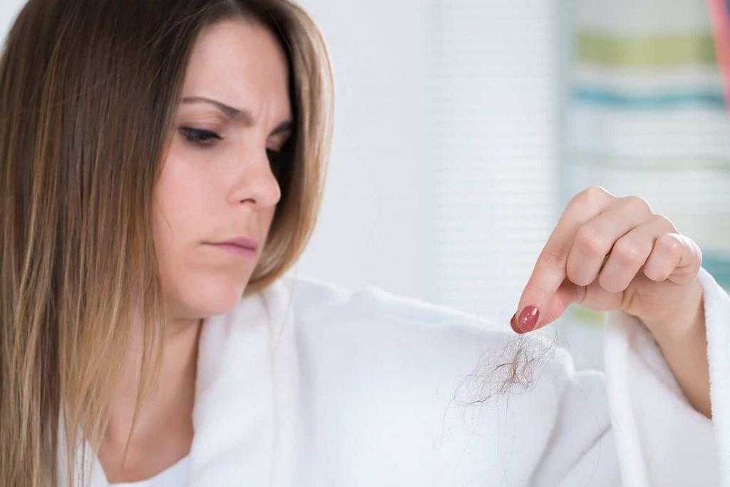 Стоит ли волноваться, если выпадают волосы при беременности, и что с этой проблемой делать?